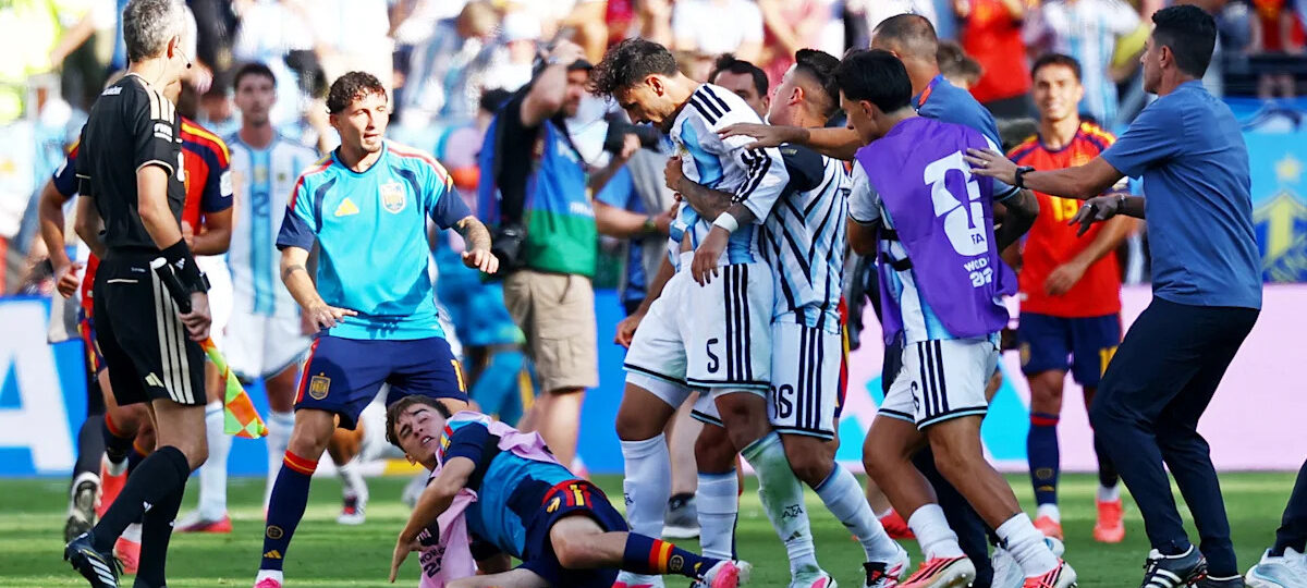 World Cup final: Argentina's Leandro Paredes grabs Eric García by the throat in postgame scuffle as tensions boil over after Spain's win