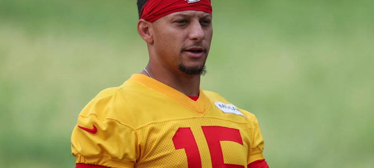 ‘It’s over’ – NFL fans can’t contain their concerns for Patrick Mahomes in Chiefs training footage