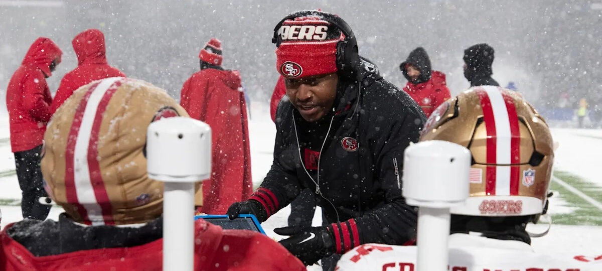 49ers linebackers coach KJ Wright has his sights set on becoming a defensive coordinator