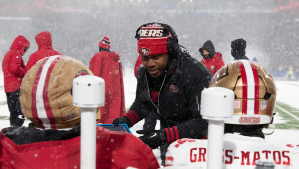 49ers linebackers coach KJ Wright has his sights set on becoming a defensive coordinator