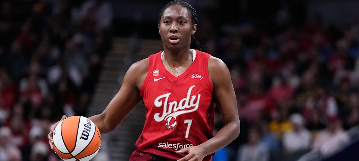 Fever star Aliyah Boston leaves game vs. Storm early after apparent knee injury