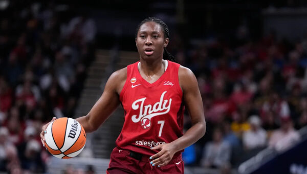 Fever star Aliyah Boston leaves game vs. Storm early after apparent knee injury