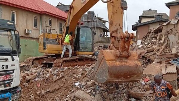 VIDEO: Several Feared Trapped As Two-Storey Building Collapses In Ogun