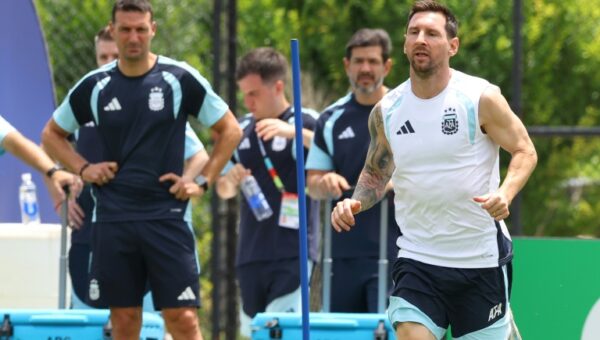 Messi v Salah in World Cup last-16 showdown