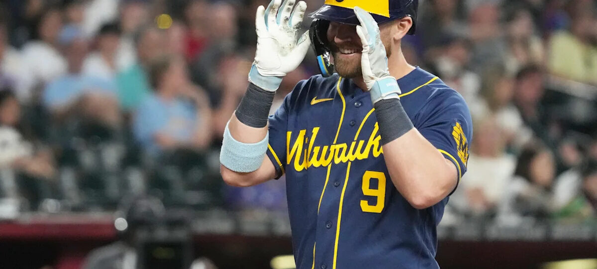 Bauers homers off Rodríguez in 7th, Brewers come back to beat Diamondbacks 3-2