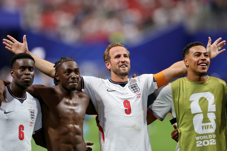 Spain power into last 16 at World Cup, Portugal face Croatia