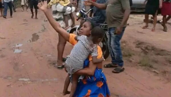 Man throws down two children from three-storey building in Aba, victims hospitalized