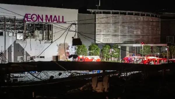 Many Feared Trapped In Quake-Hit Japan Mall