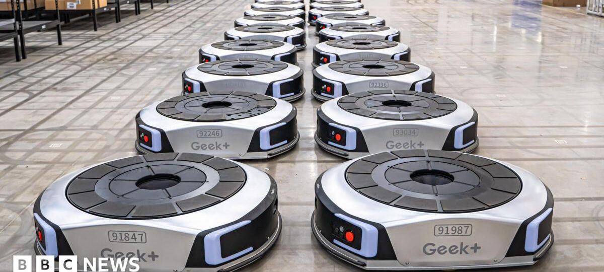 The Chinese robot army transforming the UK's retail industry