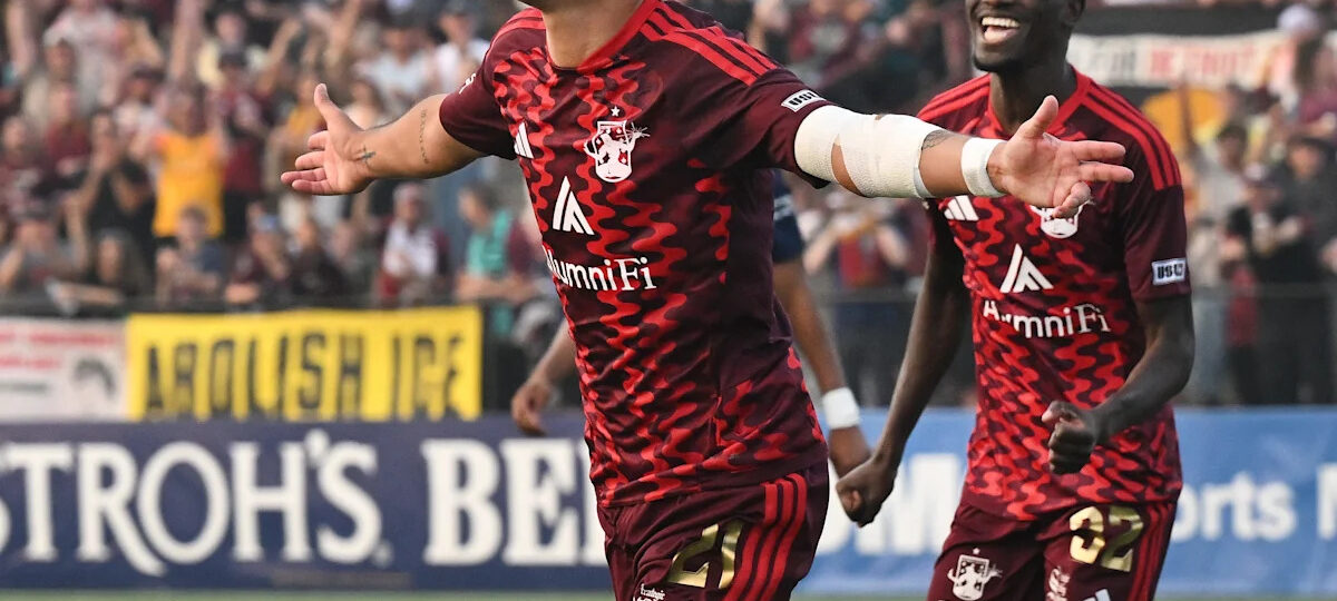 Rafael Mentzingen, Maxi Rodriguez spark DCFC to home victory
