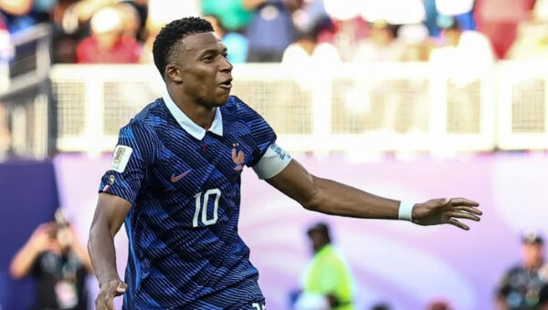 France beat Paraguay with Mbappe penalty to reach World Cup quarter-finals