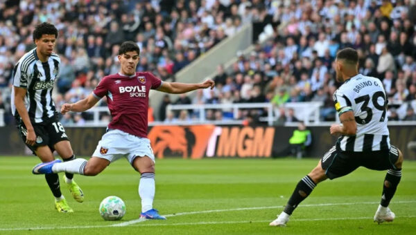 West Ham’s Fernandes joins Spurs