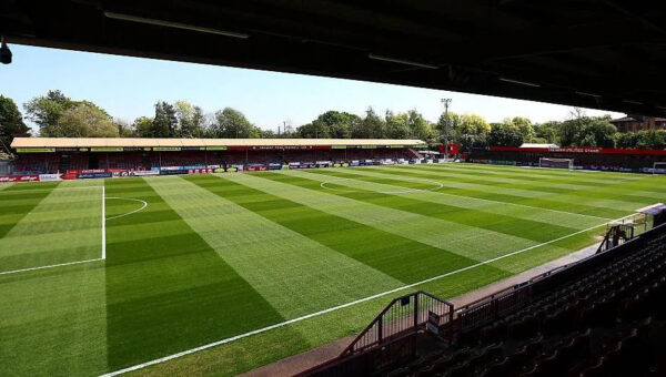 Crawley sign defensive midfielder Krasniqi
