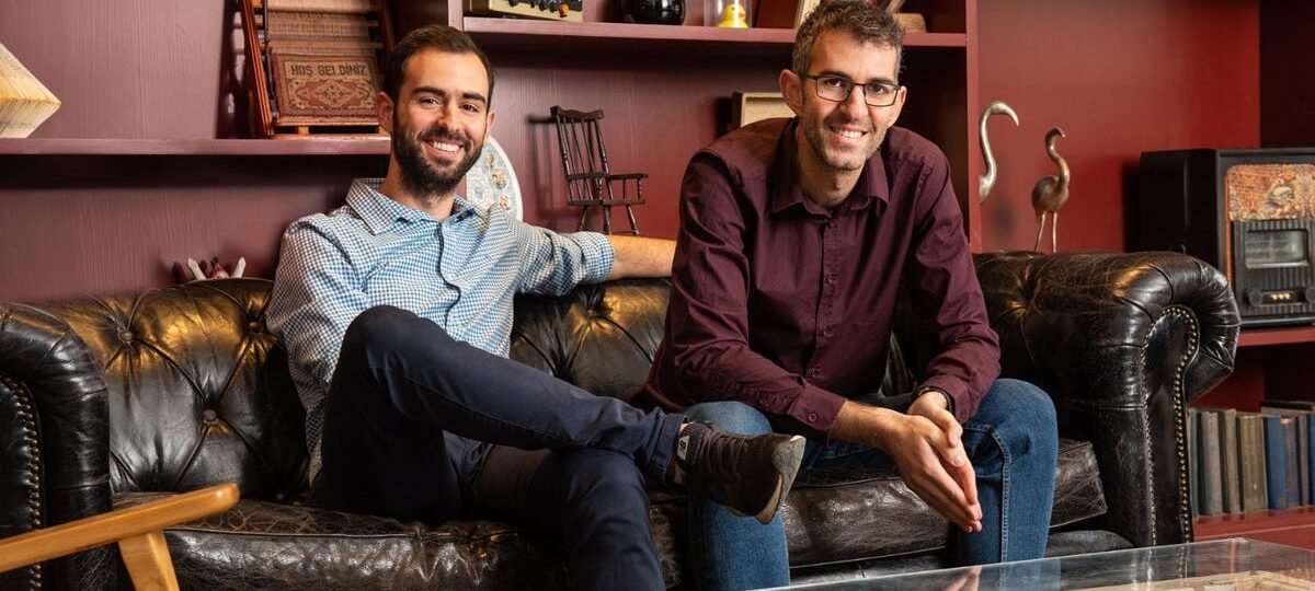 Founders who sold their startup to Cisco raise $34 million to kill IT tickets. Read their new AI startup’s pitch deck.