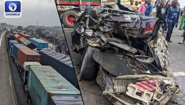 Multi-Car Crash On Kara Bridge Causes Heavy Gridlock Along Lagos-Ibadan Expressway