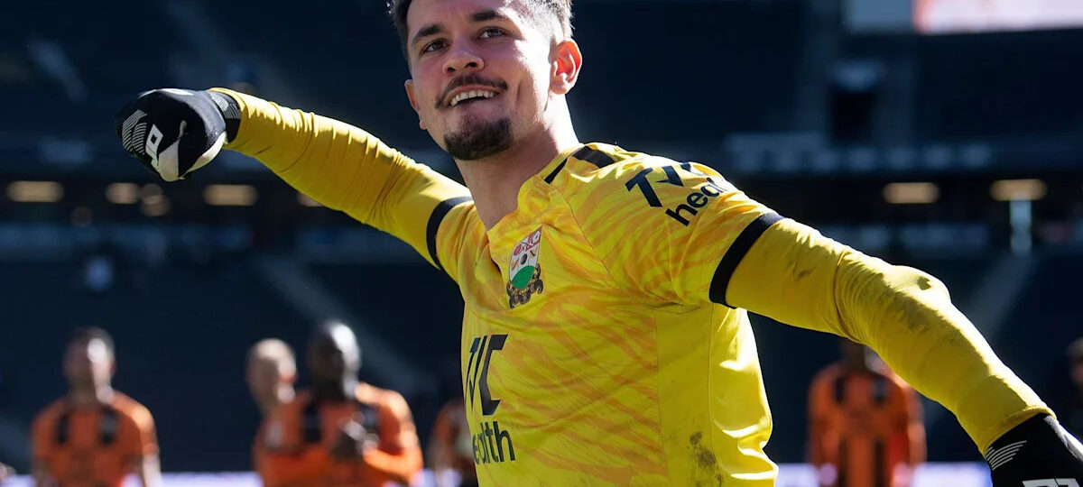 Barnsley sign Ipswich goalkeeper Slicker on loan