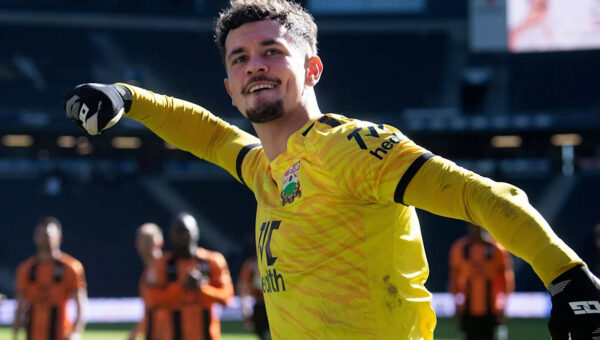 Barnsley sign Ipswich goalkeeper Slicker on loan