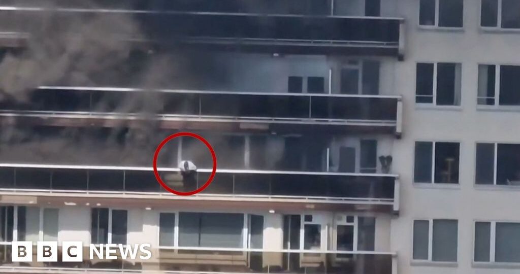 Watch: Moment man climbs balcony to escape Antwerp fire