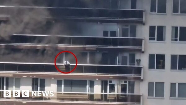 Watch: Moment man climbs balcony to escape Antwerp fire
