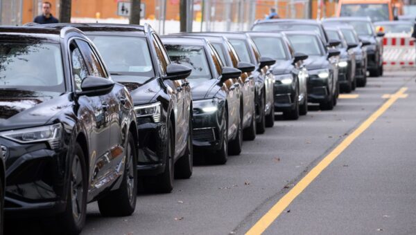 I chauffeur execs as a side hustle. I rely on their tips more than base pay to make money.