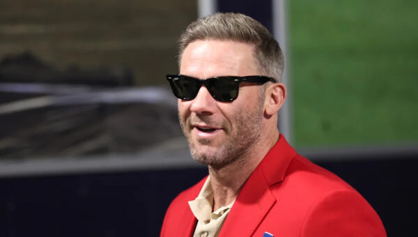 Commanders offensive assistant Wes Welker will work with the team’s tight ends