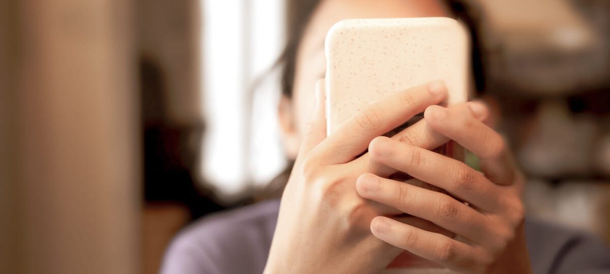 I thought the internet made parenting easier. It also made me less present.