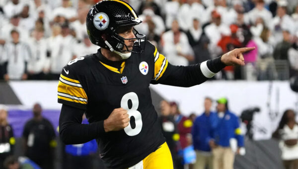 Aaron Rodgers’ bonding week creates a new Steelers storyline