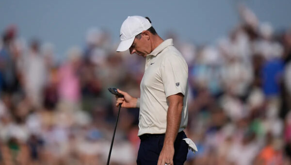 Rory McIlroy toils at British Open as putting woes leave him 7 shots off the first-round lead