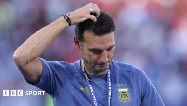 Argentina boss Scaloni leaves news conference in tears talking about his future