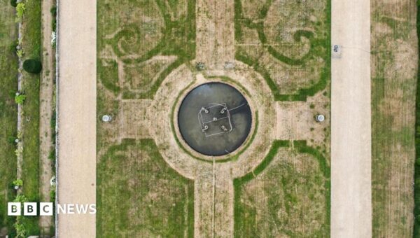 Parched grass reveals ‘lost’ 17th Century garden