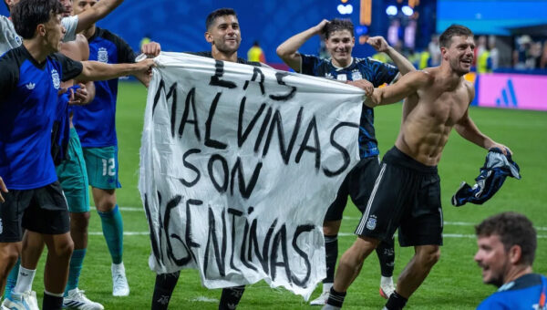 Argentina Fans Rally Behind Players Over Controversial World Cup Banner