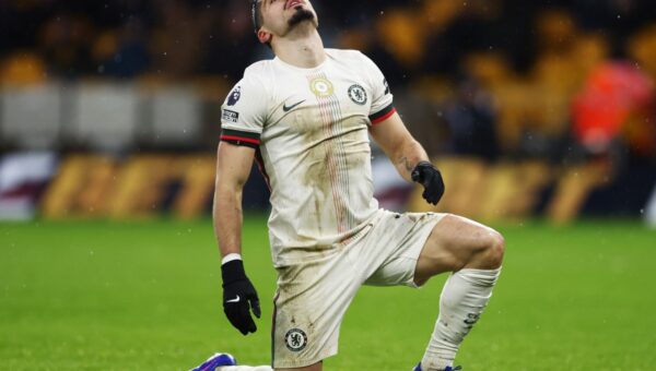 Chelsea attacker would “jump” at chance to join Liverpool says source