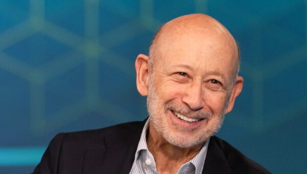 What ex-Goldman CEO Lloyd Blankfein had to learn about being rich — and how he’s crushing retirement