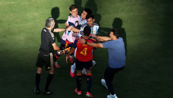 Leandro Paredes attacks Eric Garcia and Gavi after Argentina lose the 2026 World Cup final to Spain