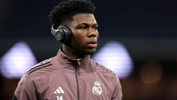 Real Madrid midfielder expected to stay at club despite lucrative Manchester United offer
