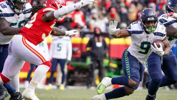 Sports Illustrated ranks Chiefs star Kenneth Walker No. 9 RB in NFL