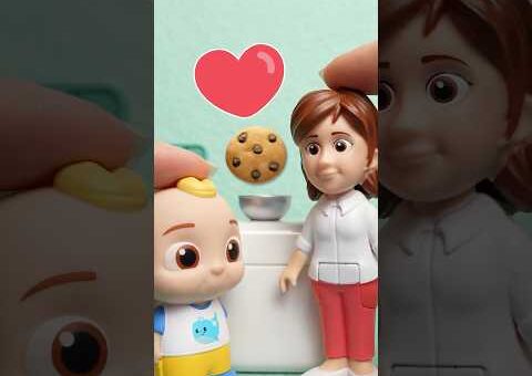 JJ and Mom Bake Yummy Cookies! ❤️🍪 #cocomelon #toys #shorts