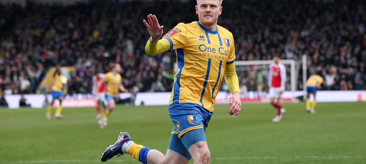 Plymouth sign Mansfield's Evans on two-year deal