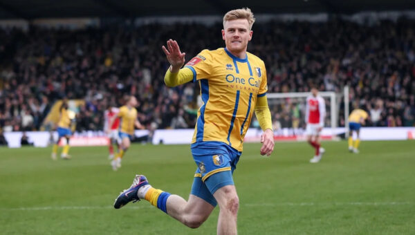 Plymouth sign Mansfield's Evans on two-year deal