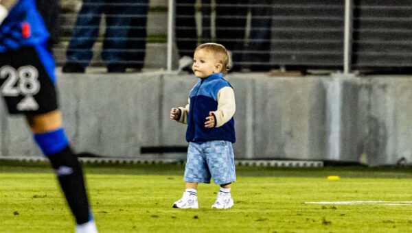 Adorable interruption! Baby pitch invader crashes San Jose-Minnesota