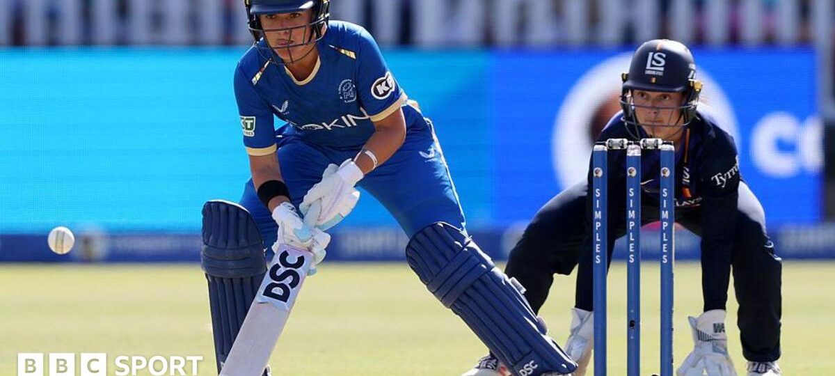 Kerr brilliance keeps MI London's slim hopes alive