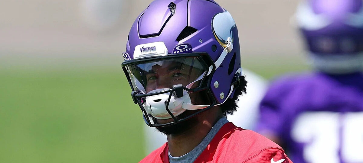 Kevin O’Connell Pays Kyler Murray the Ultimate Compliment at Night Practice