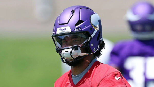 Kevin O’Connell Pays Kyler Murray the Ultimate Compliment at Night Practice