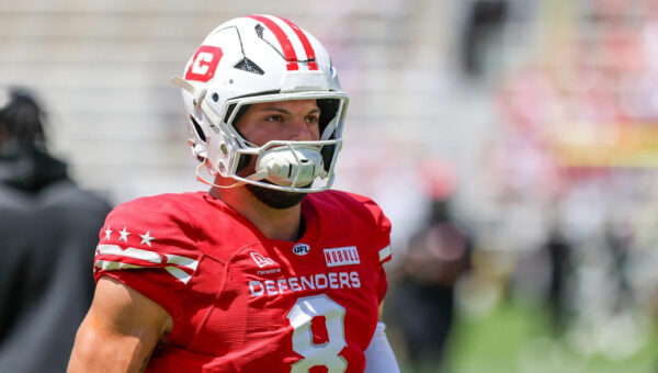 Texans to sign DE Derek Parish