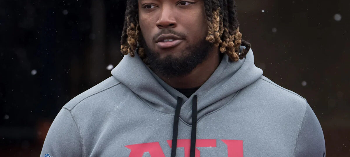 Eagles waive veteran defensive end Ta’Quon Graham