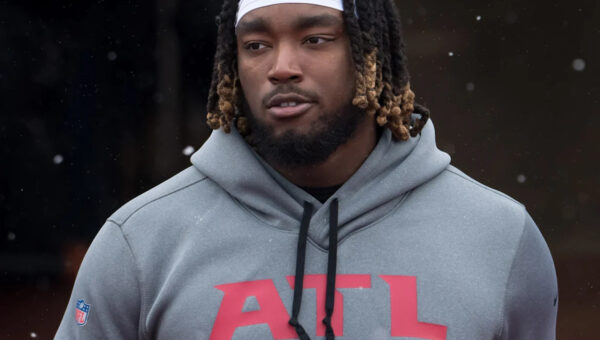 Eagles waive veteran defensive end Ta’Quon Graham