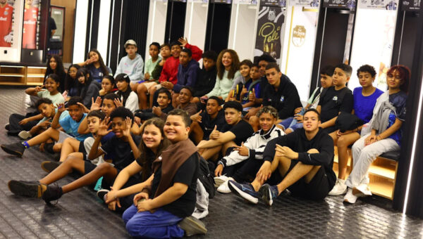 Santos FC hosts state school visit with Instituto Placar and SEDUC