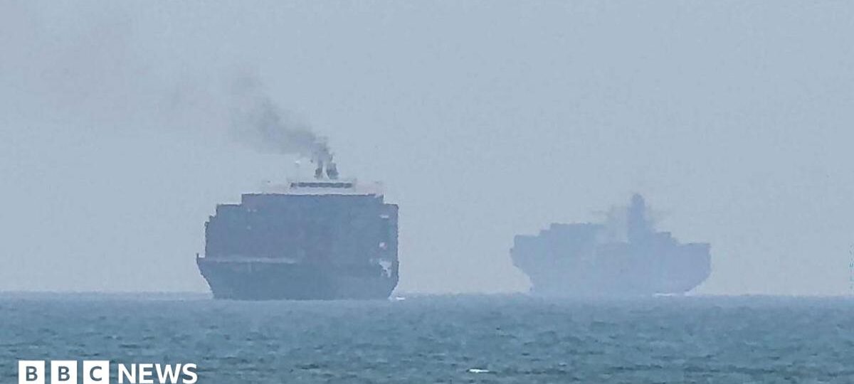 Hormuz talks positive, Oman says, as Iran warns deal would not open strait
