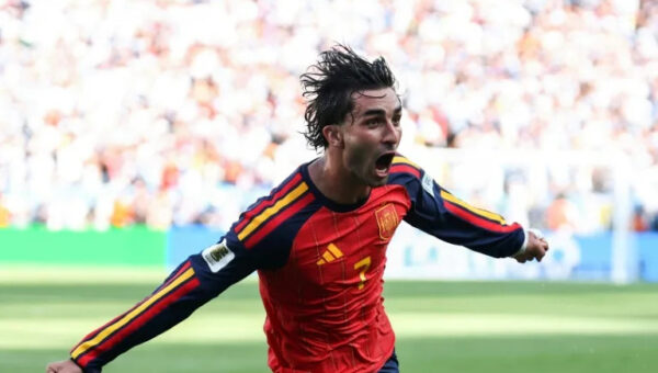 World Cup winner Ferran Torres signs for PSG from Barcelona