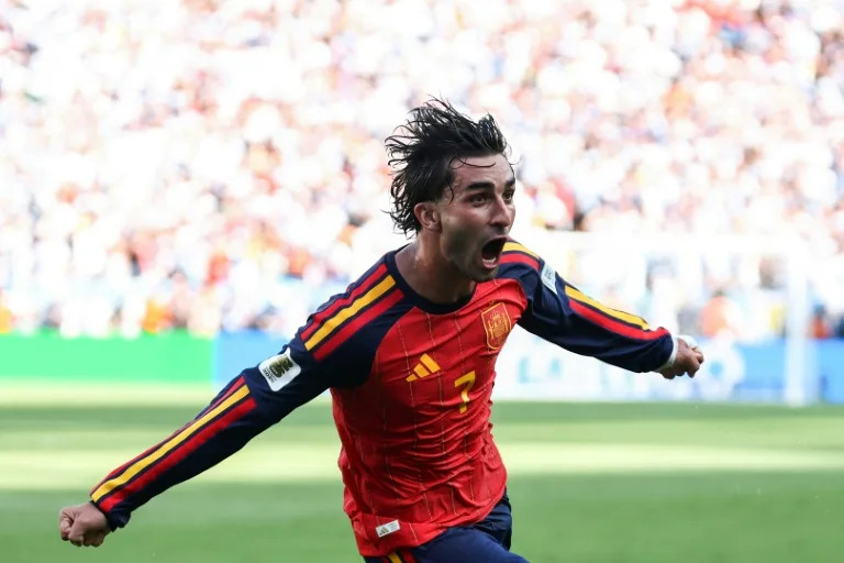 World Cup winner Ferran Torres signs for PSG from Barcelona